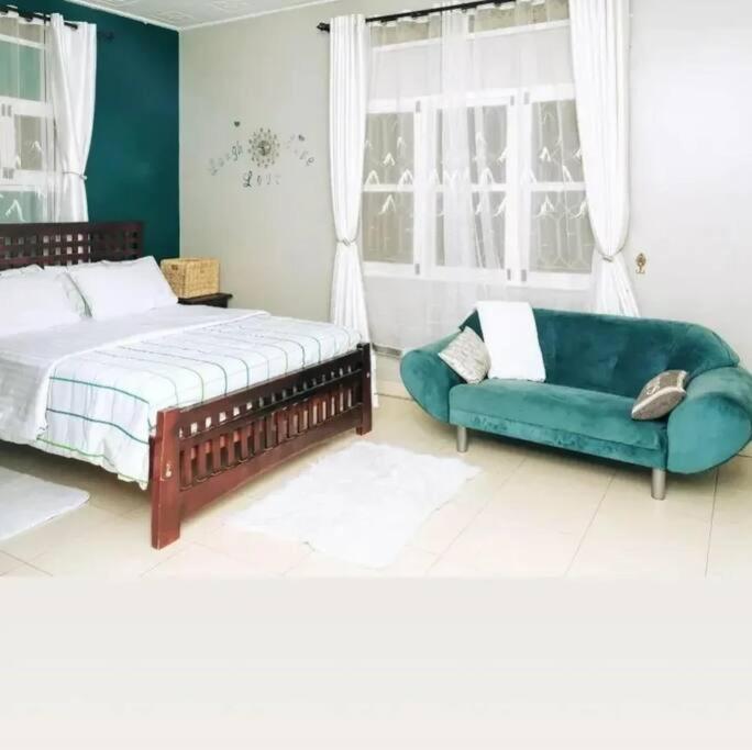 City Oasis By Siima _ Hidden Gem City Family Home Kampala Eksteriør billede