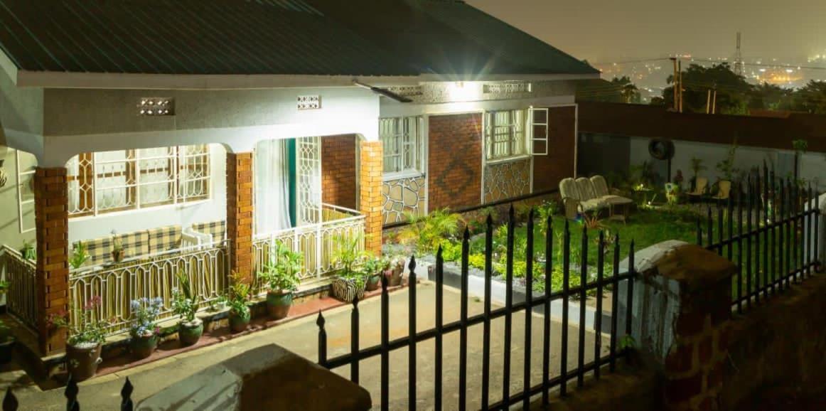 City Oasis By Siima _ Hidden Gem City Family Home Kampala Eksteriør billede