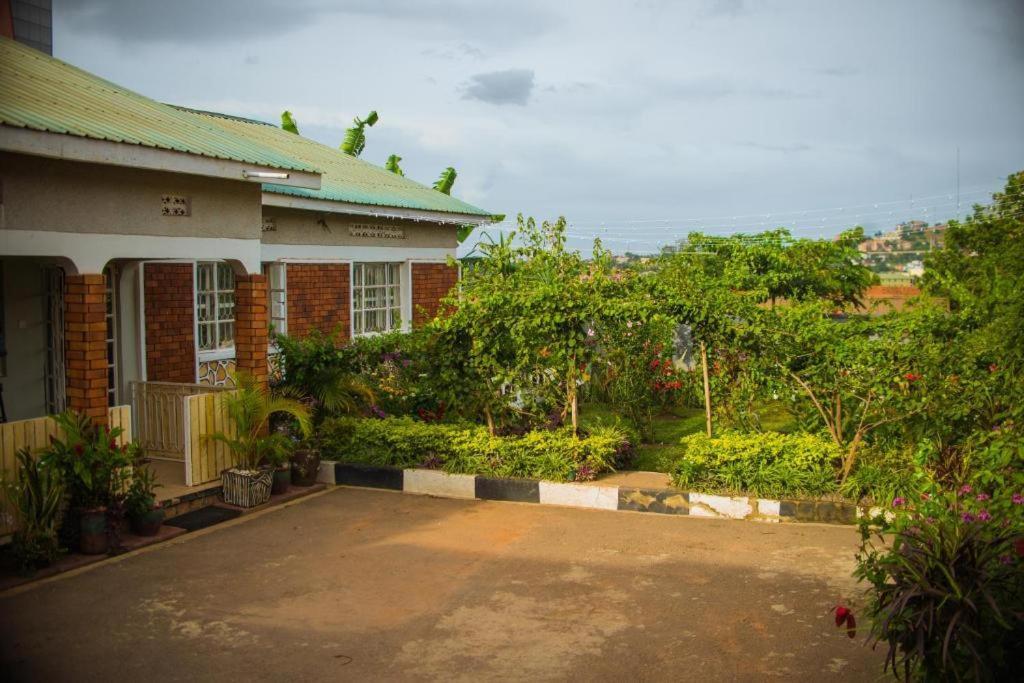 City Oasis By Siima _ Hidden Gem City Family Home Kampala Eksteriør billede